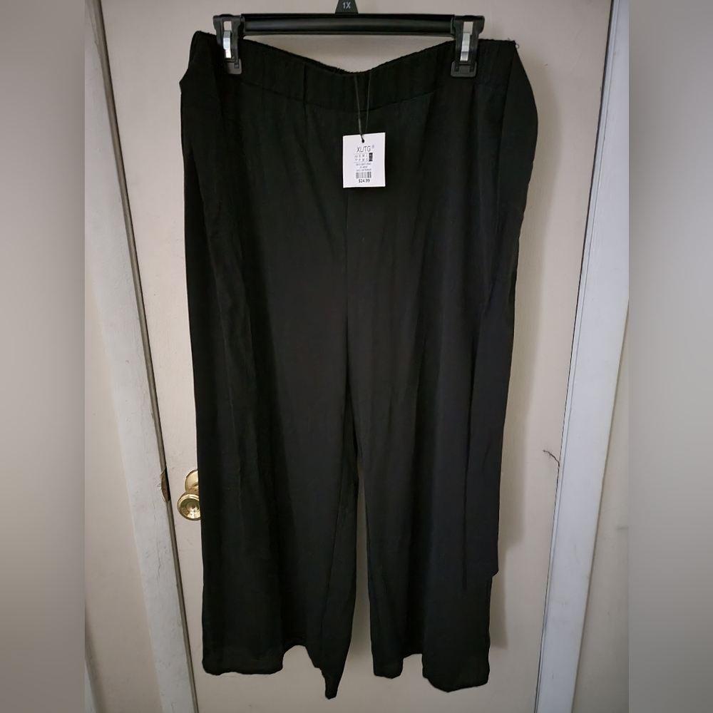 NWT Revamped Palazzo Capri Pants